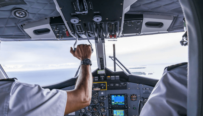 Young-Nigerian-pilots-aviation-700x400